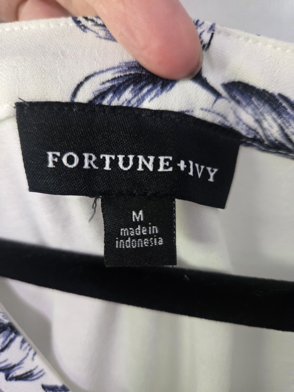 FORTUNE + IVY Joanna Natu V-Neck Floral Button Front Top - White/Navy - Picture 5 of 7